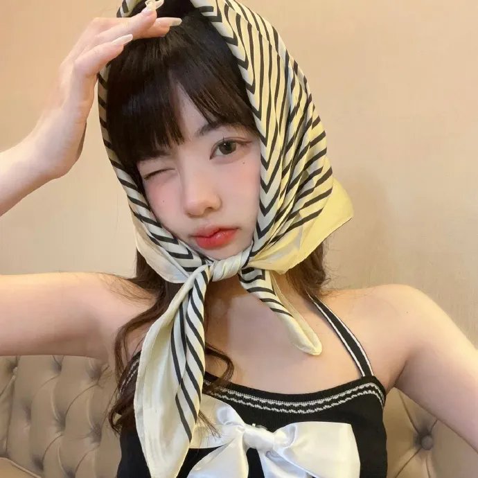 艳谍飘香